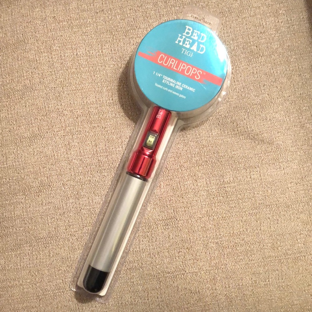 Makes beachy waves or curls